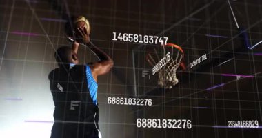 Serbest atışlı spor analizlerinde atlet hareketli duruş. Arc Swish 'i izleyeceğiz. Sporcu, spor, basketbol, performans, teknoloji, analitik, uygulama