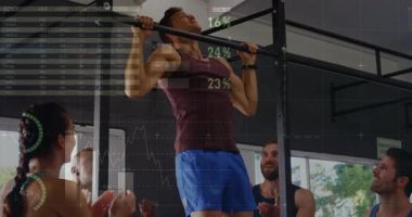 Jimnastik salonunda hareketli fitness grafikleri ve tezahüratlarla barfikler çeken bir adam. Fitness, strength, performance, team work, digital, technology, motivasyon