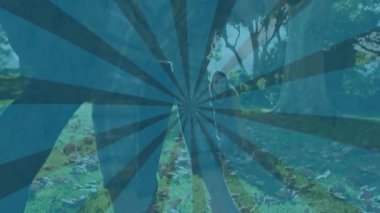 Sonbahar yaprakları üzerinde diz çöküp, yaprakları kepçeleyen ve yapraklarını değiş tokuş eden hayat tarzı bir çift. Romantik, neşeli, etkileşimli, açık havada, canlı, samimi, mevsimsel