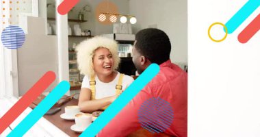 Bir çift kahve yudumluyor pazarlama kafede sohbet ediyor, sohbet ediyor renkli çizgiler ve noktalar tutuşuyor. Romantizm, bağlantı, iletişim, sohbet, sosyal, modern, canlı