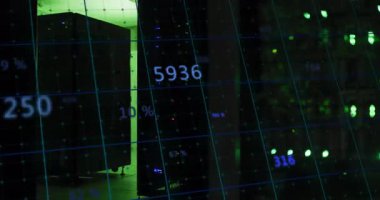 Başlangıçtaki metrik okuma tırmanışı sonra sunucular performansı gösterirken ızgara kaplaması üzerinden düşüş. Veri, teknoloji, altyapı, dijital, analitik, esneklik, kontrol