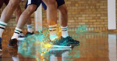 Saldırgan parçacık etkisiyle top sürüyor, dönüyor, defanstan kaçıyor, zıplama atışı hazırlıyor. Spor, rekabet, çeviklik, atletizm, hareket, enerji, eğitim