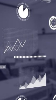 Boş ofis üzerinden finansal veri işleme animasyonu. Küresel iş, finans, bilgisayar ve dijital arayüz kavramı dijital olarak oluşturulmuş video.