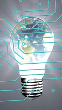 Soyut arkaplan ile aydınlatılmış ampuldeki devre kartı deseninin ve kürenin animasyonu. Dijital olarak üretilen hologram, illüstrasyon, fikirler, küreselleşme ve teknoloji kavramı.