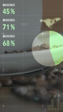 Kahve çekirdeği ve fincanın üzerinde çok renkli bilgi arayüzü animasyonu. Dijital bileşik, çoklu pozlama, rapor, ilerleme, büyüme, içecek, içecek, küresel ve iş konsepti.
