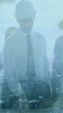 Çeşitli iş adamları üzerinde şehir manzarası animasyonu. Küresel iş ve dijital arayüz kavramı dijital olarak oluşturulmuş video.