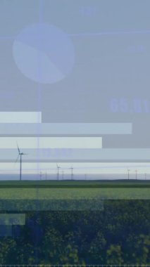 Çayırlarda gri gökyüzüne karşı dönen yel değirmenlerinin istatistiksel veri işleme sistemi. İş verileri ve yenilenebilir enerji teknolojisi kavramı