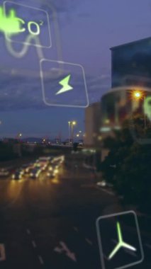 Şehir manzarası üzerinde ekolojik simge ağının animasyonu. Küresel çevre, bağlantılar, hesaplama ve veri işleme kavramı dijital olarak oluşturulmuş video.