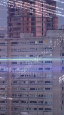 Şehir manzarası üzerinde veri işleme animasyonu. Küresel teknoloji bağlantıları ve veri işleme kavramı dijital olarak oluşturuldu.