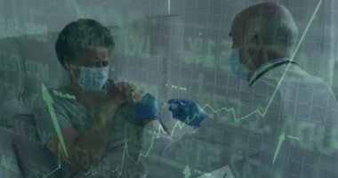 Şırınga doktorunun hastanın koluna aşı enjekte etmesi üzerine artan veri tabloları. Tıbbi, sağlık, klinik, tanı, sağlık, yenilik, profesyonellik