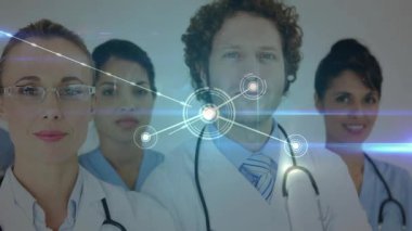 Stetoskop takan tıp uzmanları, parlayan veri düğümleri görünüp veri örtüsünü genişletiyorlar. Sağlık, takım çalışması, yenilik, dijital, teknoloji, işbirliği, modern