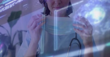 Kadın doktor maske takıyor, açılıp kapanıyor, holografik kaplama değişimiyle mühürleniyor. Tıbbi teknoloji, sağlık hizmeti, fütüristik, profesyonel, klinik, yenilik, güvenlik