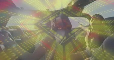 Yolcu motoru çalıştıktan sonra hareketli müzik grafikleri eşliğinde dans ederken şöför direksiyonunu kullanıyor. Macera, arkadaşlık, yaşam tarzı, canlı, açık hava, boş zaman, seyahat