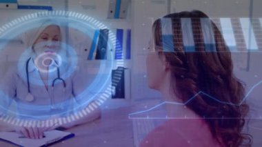 Doktor, hasta ölçümlerini güncelleyen grafikleri gösteren hologramı çalıştırarak sağlık danışmanlığını başlatıyor. Tıbbi, teletıp, fütüristik, analiz, klinik, dijital, sağlık