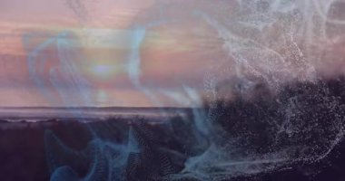 İlk çerçeve, kıyı günbatımında sürüklenen soyut girdapları gösteriyor. Kara siluetini ortaya çıkarıyor. Deniz manzarası, sükunet, dijital sanatçılık, doğal manzara, atmosfer, barışçıl, minimalist