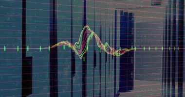 Merkezde düz dalga formu beliriyor ve cam duvarlar üzerinde ses dalgalanmalarını gösteren tepelere doğru büyüyor. Veri, teknoloji, dijital, fütüristik, soyut, yenilik, görselleştirme