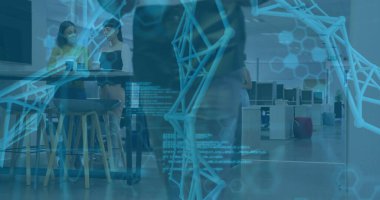 Kahve fincanlarını tutan iki kadın işbirliği masasında sohbet ediyorlar, dijital kaplama, fotokopi odası. İşbirliği, yenilik, takım çalışması, modern, teknoloji, profesyonel, başlangıç