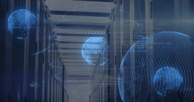 LED ışıklandırmalı veri merkezi koridorunda raflı, kopyalama alanı olan holografik beyin şeklinde bir küre yüzüyor. Teknoloji, ağ, yenilik, siber, fütüristik, veri, dijital