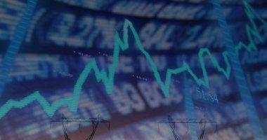 Ekranda rakamsal saat ve güç kulesi siluetleri ile yeşil dalgalanan çizgi grafiği gösteriliyor. Yatırım, analitik, dijital, veri, teknoloji, sürdürülebilirlik, enerji
