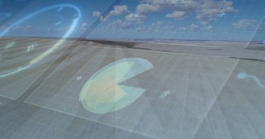 Pac-man veri tablosu üzerinde süzülüyor, tarlalar üzerinde hareket ediyor, şebeke örtüsü ve parlayan artı işaretleri var. Tarım, veri görselleştirme, modern, dijital, manzara, teknoloji, analitik