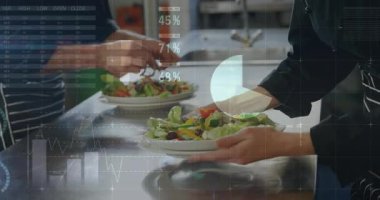 Şefler salataları yüzde olarak düzenliyor turta grafikleri restoran istatistiklerinde kayboluyor. Mutfak, profesyonel, takım çalışması, dijital, bilgi, modern, beslenme