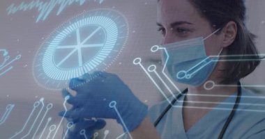 Torpido gözüne uzanmak, nitril eldivenler giymek, doktor teşhis için radyal arayüzü ayarlamak. Fütürist, tıbbi, teknoloji, dijital, klinik, holografik, sağlık hizmetleri