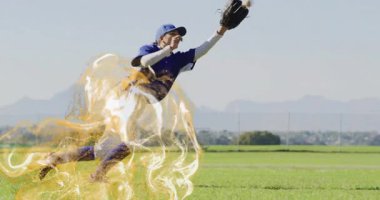 Kadın beyzbol oyuncusu dünyalılara, dalgıçlara, eldivenli saha topuna ve parlayan enerjiye tepki veriyor. Atletik, dinamik, canlı, aksiyon, spor, enerji, hareket