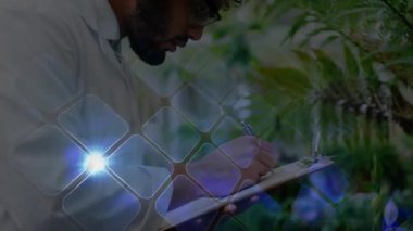 Saat 3 'te, ortaya çıkan dijital örtüler ve laboratuvarda araştırma yapmak için kaydedilen eğrelti otlarını inceleyen araştırmacılar. Botanik, sera, bilimsel, araştırma, geleceksel, ekoloji, teknoloji