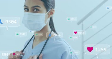 Koridor parmaklıklarından steteskopu çeken hemşire görüntüleme baloncukları sosyal medya büyümesini engelliyor. Sağlık, iletişim, minnettarlık, pozitiflik, profesyonel, modern, katılım