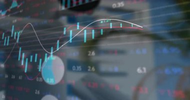 Projeksiyon çizelgesi canlandırma çubukları yükseliyor ve piyasa değişimlerini görselleştirmek için ortalamalar salınıyor. Finansal analizler, veri görselleştirmesi, borsa, ekonomik eğilimler, iş zekası, dijital torpido gözü, yatırım içgörüleri