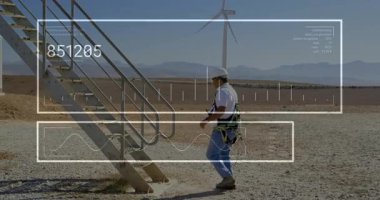 Servis teknisyeninin rüzgar çiftliği beşiğine tırmanma merdivenlerini ayarlaması tetiklemiş. Endüstri, açık hava, güvenlik, bakım, teknoloji, mühendislik, macera