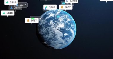 Dünya 'nın dönmesi, bildirim simgelerinin dünya çapında kümelenmesine neden oluyor, küresel bağlantıyı vurguluyor. Makro, gelecekçi, dijital, küresel, teknoloji, bilim kurgu, uzay