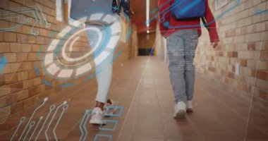 Öğrenciler okulun fayanslı koridorlarına çıkıp HUD grafiklerini aktifleştirip ayak izlerini takip ediyorlar. Teknoloji, eğitim, gençlik, kentsel, yenilik, işbirliği, canlı