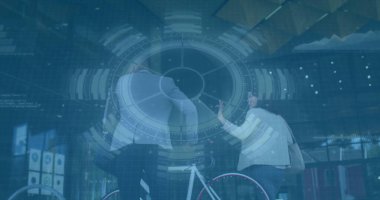 Modern ofis lobisinde, bisikletli, sırt çantalı, dijital kaplamalı iş arkadaşlarıyla beşlik çakışmalar. İşbirliği, takım çalışması, modern, profesyonel, teknoloji, şirket, enerji