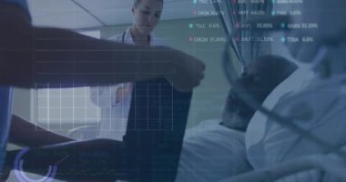 Hemşire, hayati bulgular tıbbi tablet üzerindeki canlandırılmış grafikleri güncellerken koluna kan basıncı kelepçesi takıyor. Tıbbi, sağlık, teknoloji, analiz, profesyonellik, hastane, teşhis