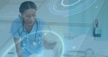 Holografik sağlık ölçüm panelleri somutlaşırken hemşireler hastanın yatağının yanına girip güvence veriyor. Sağlık, teletıp, fütüristik, bakım, yenilik, refah, dijital