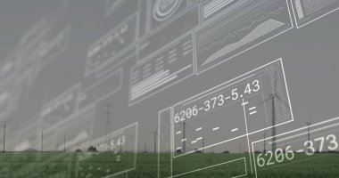 Ufukta rüzgar türbinleri olan yeşil çimen alanının üzerinde okumaları yansıtan dijital paneller gösteriliyor. Yenilenebilir, teknoloji, çevre, veri görselleştirme, sürdürülebilirlik, sanayi, çevre dostu