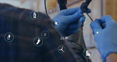 Teknisyen sürükleyici bağlantı ve kaydırma konutları kalibre teknoloji montajı veri simgelerini güncelliyor. Mekanik, hassasiyet, yenilik, teknoloji, sürdürülebilirlik, izleme, atölye