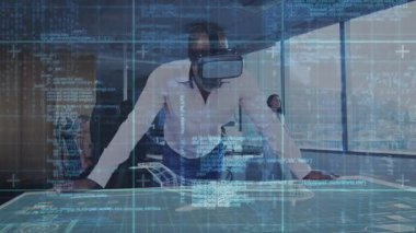 VR 'a uyan mühendis ve 3D uçak planlarını meslektaşı için çevirirken kodlamaya başlıyor. Teknoloji, yenilik, işbirliği, fütüristik, dijital, tasarım, üretkenlik