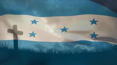 Honduras bayrağı, tepede çapraz siluetin yanında dalgalanan kumaş ortaya çıkan yıldızlar. Vatanseverlik, maneviyat, dinginlik, hareket, doğa, sembolik, şafak