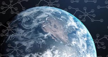 Yörünge görüntüsü açılıyor. Dünya üzerinde kaybolan düğümler başlatılıyor. Küresel dijital bağlantıları vurguluyor. Teknoloji, bağlantı, yenilik, iletişim, siber alan, gelecekçilik, dijital