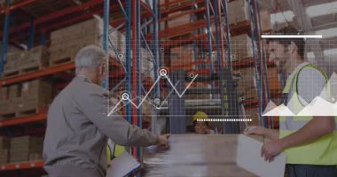 Depo ekibi paletteki envanteri inceliyor. H.U.D. ortaya çıkıyor, grafikler dünya haritasına dönüşüyor. Sanayi, işbirliği, analitik, lojistik, verimlilik, takım çalışması, modern