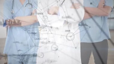 Tıbbi ekip koridorda duruyor, ağların kapanmasını izliyor ve kamera yakınlaştırması birliği ortaya çıkarıyor. Sağlık, takım çalışması, dijital, yenilik, profesyonellik, birlik, teknoloji