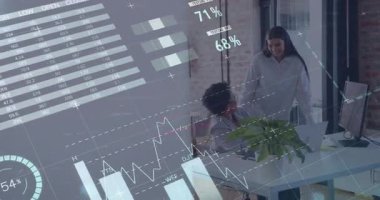 Meslektaşlar verileri inceliyor ve iş çizelgeleri oluşturuyorlar. Daimi meslektaş girişi başlatıyor. İşbirliği, analitik, teknoloji, yenilik, takım çalışması, kurumsal, profesyonel