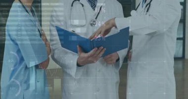 Acemi doktor tıbbi vaka incelemesi sırasında soru soruyor, kıdemli doktor animasyon grafiklerini netleştiriyor. Tıbbi ekip, işbirliği, klinik tartışma, sağlık hizmetleri, veri analizi, hastane, profesyonel