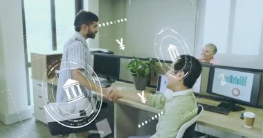 İş adamları çanta ve salata kasesi getiriyor. Takım çalışması olarak meslektaşlarıyla tokalaşıyorlar. İşbirliği, profesyonellik, modernlik, başlangıç, çalışma alanı, iletişim, dijital