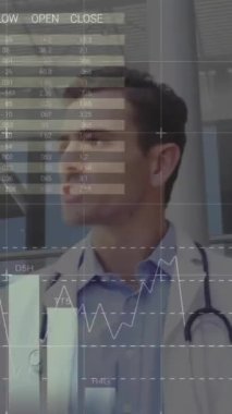 Hastanedeki çeşitli doktorlarda finansal veri işleme animasyonu. Küresel tıp, bağlantılar, hesaplama ve veri işleme kavramı dijital olarak oluşturulmuş video.