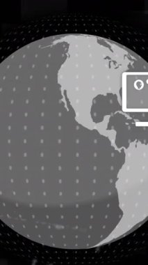 Simgelerin animasyonu, dönen dünya ve bilgisayar dili siyah arkaplan üzerinde. Dijital olarak üretilmiş, hologram, küreselleşme, programlama dili, kodlama, kablosuz ve teknoloji kavramı.