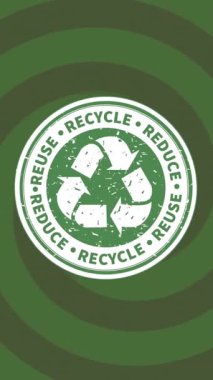 Yeşil spiral arka planda geri dönüşüm sembolünün animasyonu. çevre, sürdürülebilirlik, ekoloji, yenilenebilir enerji, küresel ısınma ve iklim değişikliği farkındalığı.