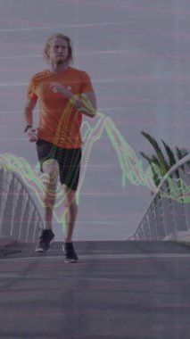 Beyaz adamın esneme hareketleri üzerine finansal veri işleme animasyonu. Küresel spor, iş, finans, bilgisayar ve veri işleme kavramı dijital olarak oluşturulmuş video.